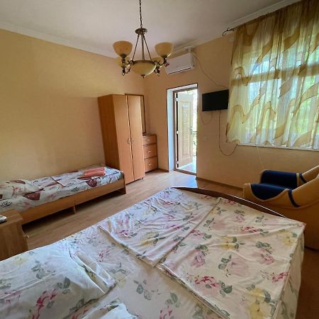 Гостевой Дом На Гечба Hotel Gagra Eksteriør billede